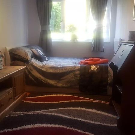 Stayinwoking At 30 Woodlands Horsell Εξωτερικό φωτογραφία