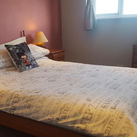 Stayinwoking At 30 Woodlands Horsell Εξωτερικό φωτογραφία