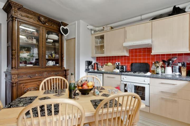 Stayinwoking At 30 Woodlands Horsell Εξωτερικό φωτογραφία