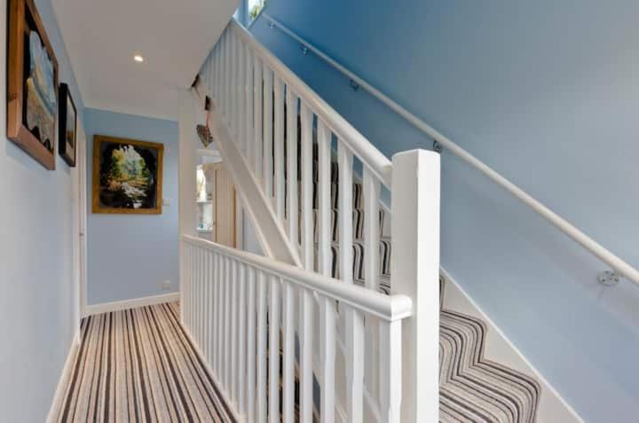 Stayinwoking At 30 Woodlands Horsell Εξωτερικό φωτογραφία