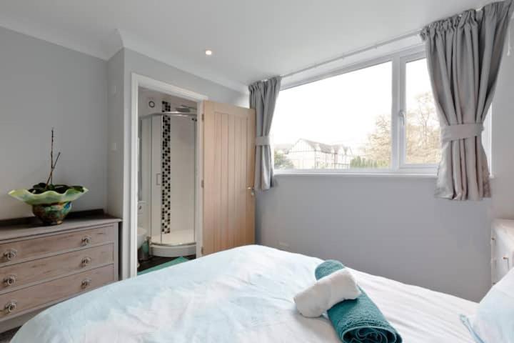 Stayinwoking At 30 Woodlands Horsell Εξωτερικό φωτογραφία