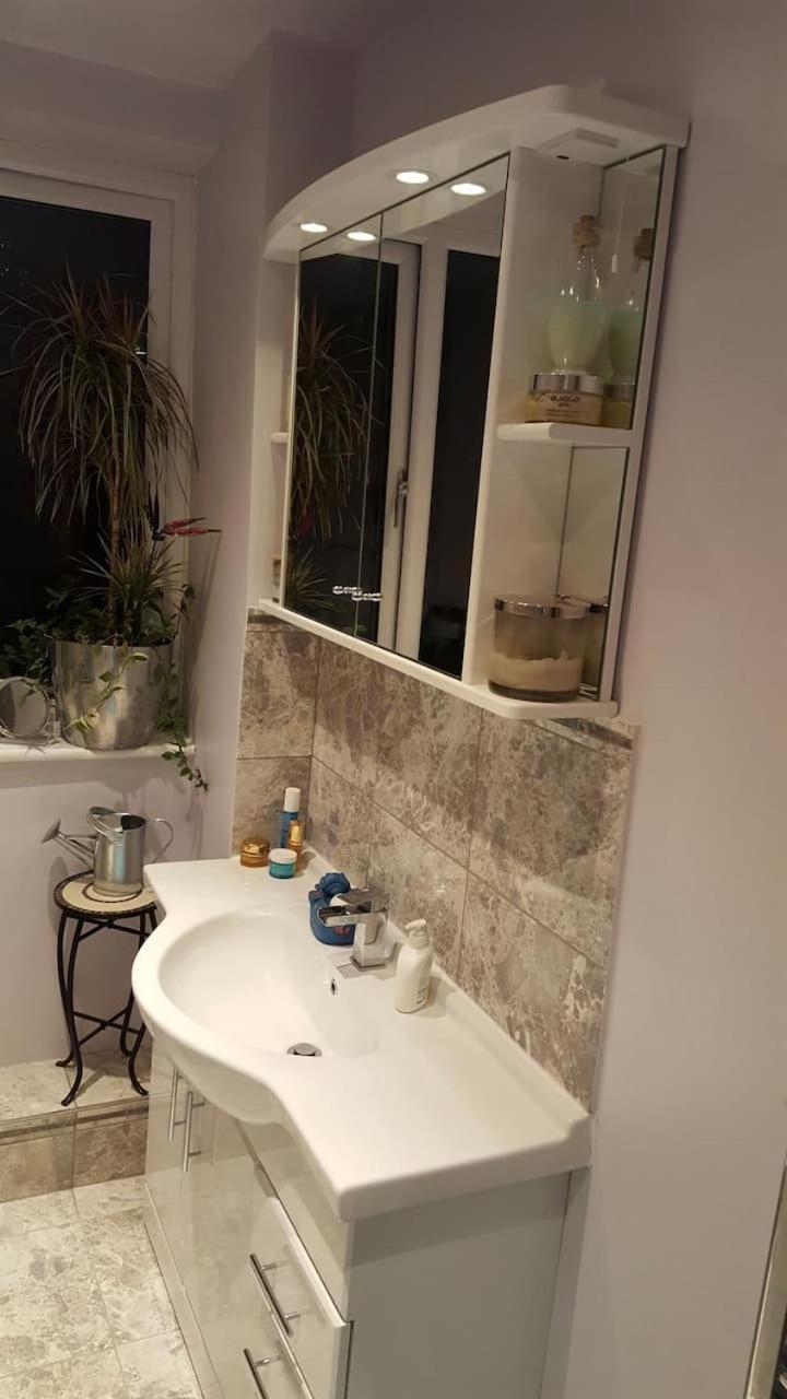 Stayinwoking At 30 Woodlands Horsell Εξωτερικό φωτογραφία