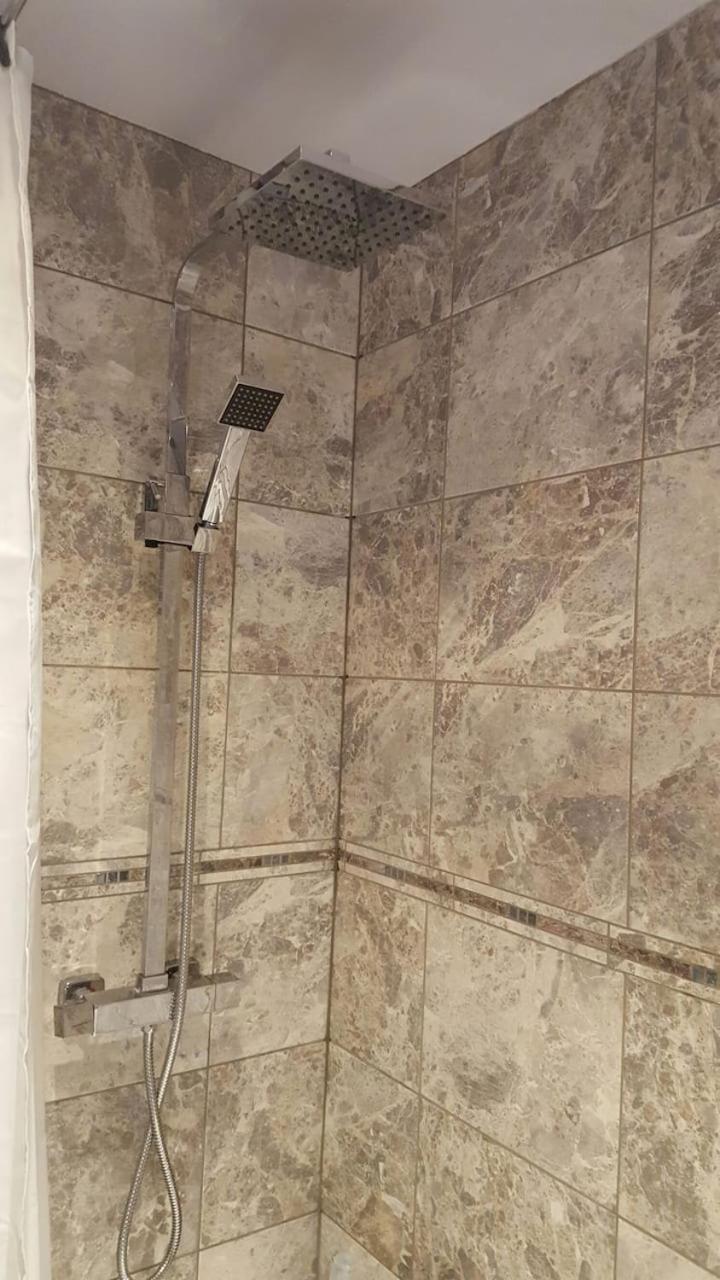 Stayinwoking At 30 Woodlands Horsell Εξωτερικό φωτογραφία