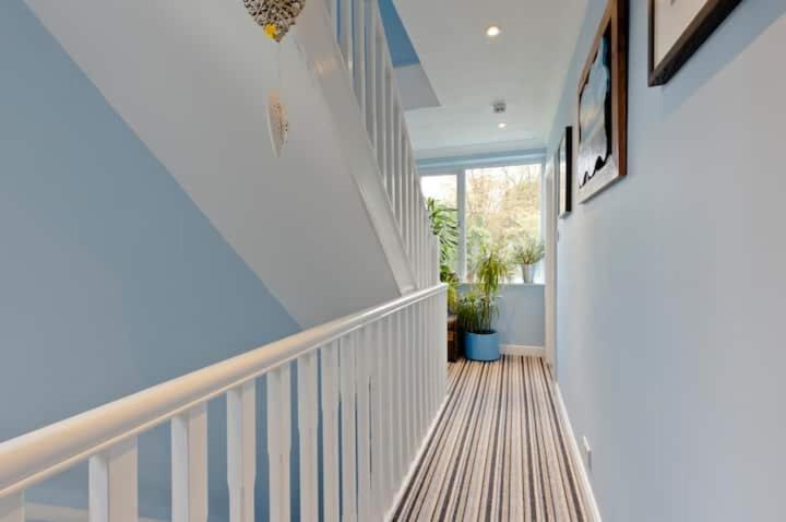 Stayinwoking At 30 Woodlands Horsell Εξωτερικό φωτογραφία
