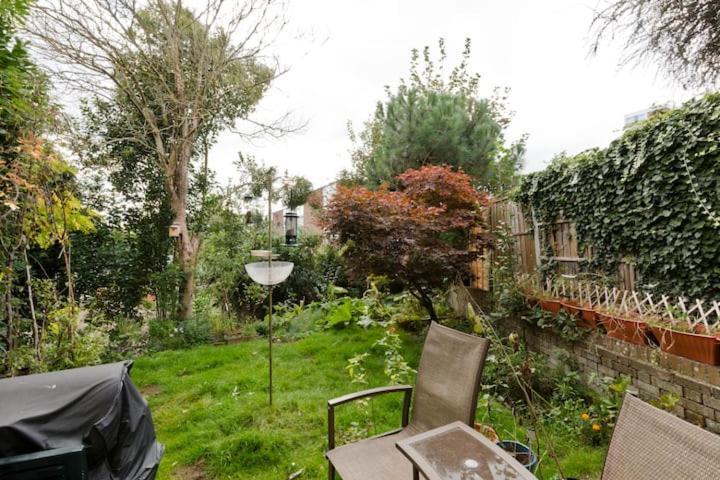 Stayinwoking At 30 Woodlands Horsell Εξωτερικό φωτογραφία